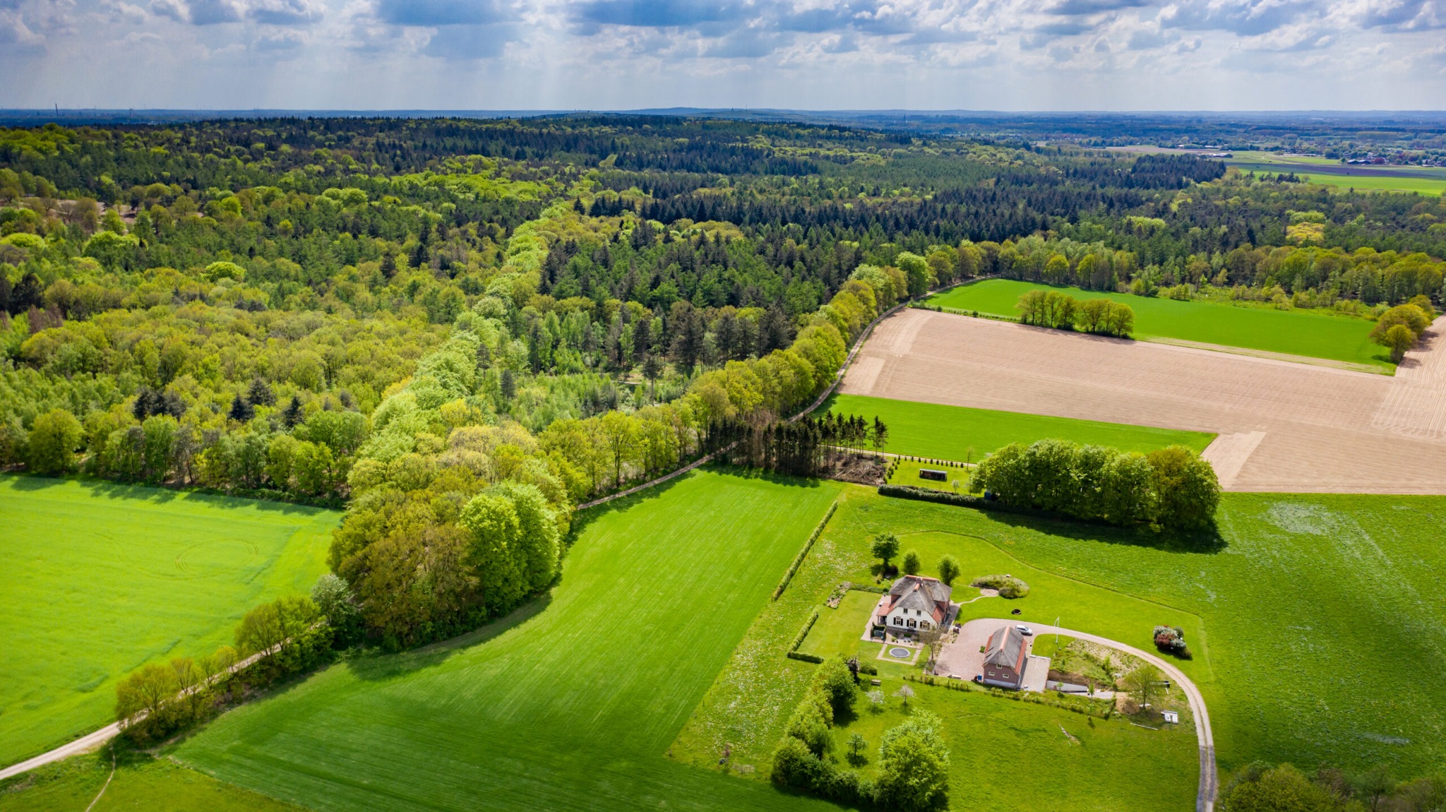 Panorama over het Bergherbos en de omliggende akkers